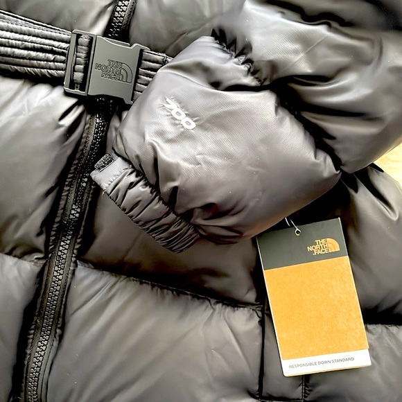 NWT The North Face Women’s NUPTSE Belted Mid Down Jacket. M - Picture 10 of 17